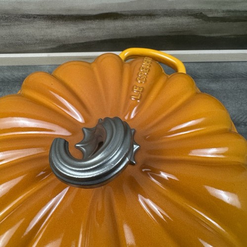 Le Creuset Enameled Cast Iron Figural Pumpkin Cocotte 4 Qt. Persimmon Cracked OB - Picture 12 of 24