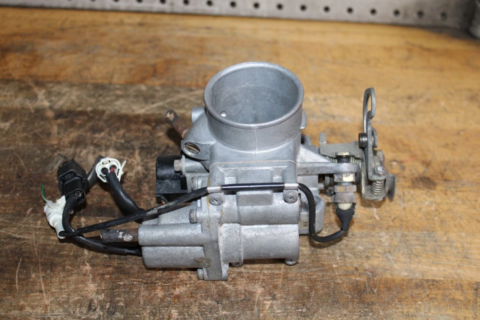 Корпус дроссельного клапана ручной трансмиссии 1992 Mazda B2200 MT в сборе изготовитель оборудования - Изображение 4 из 4