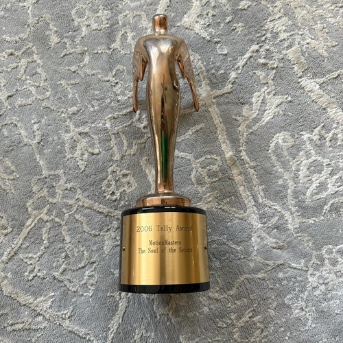 Estatuilla Telly Award Trophy Gold Award - Recuerdos de televisión y video - Imagen 17 de 17