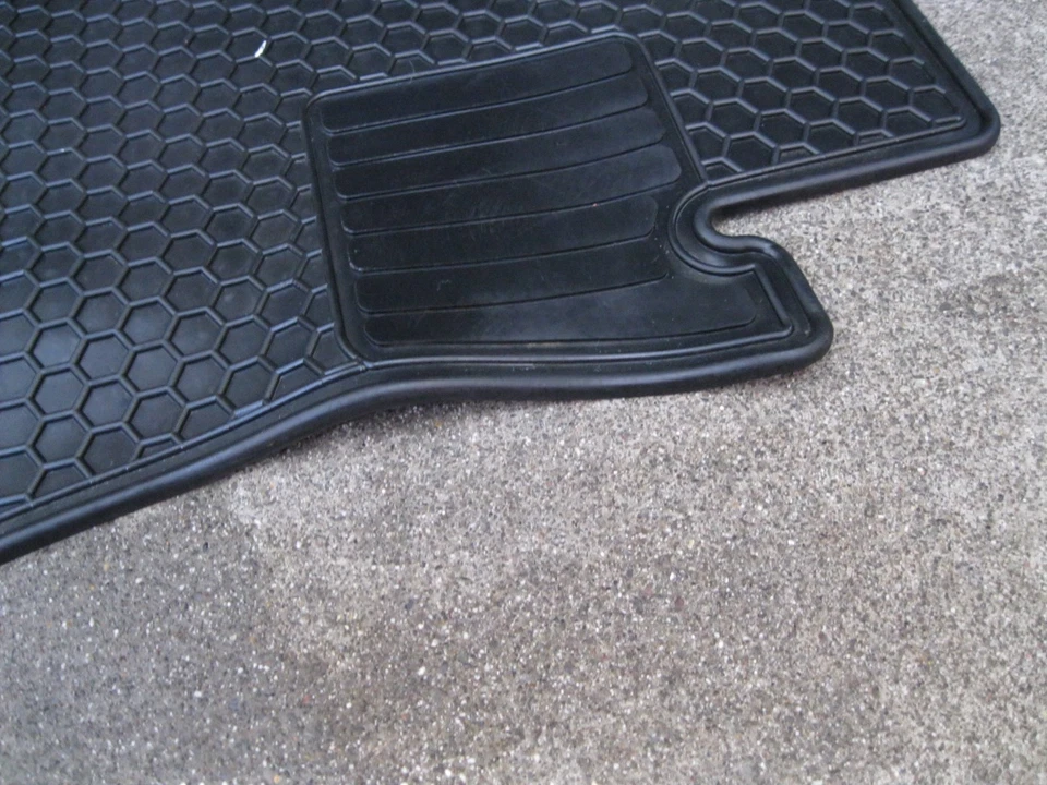 97-04 Mercedes-Benz R170 SLK230 SLK320 OEM Left Driver Rubber Floor Mat Black - Image 3 of 4