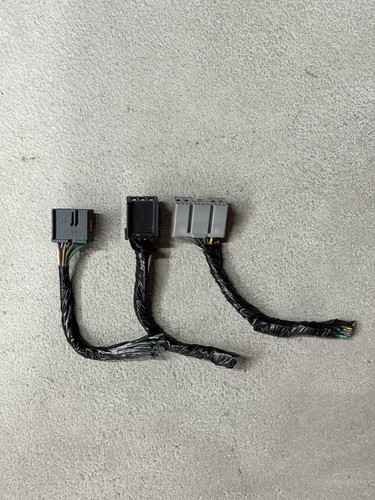 10-15 Cadillac SRX Tailgate Liftgate Module Wiring Harness Plugs 20930665 - Picture 3 of 3