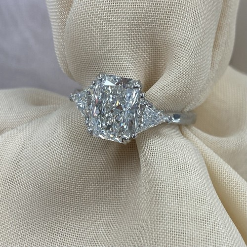 Bague de fiançailles 2,72 ctw coupe rayonnante E-VVS2 IGI diamant cultivé en laboratoire 3 pierres 14 carats - Photo 2 sur 9