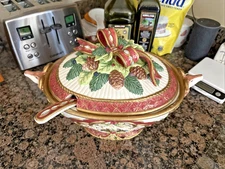 Fitz & Floyd Florentine Christmas Reindeer Holly Bow Soup Tureen 16" Very Good C