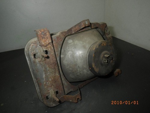 125951 Hauptscheinwerfer links VW Derby I (86) 1.1