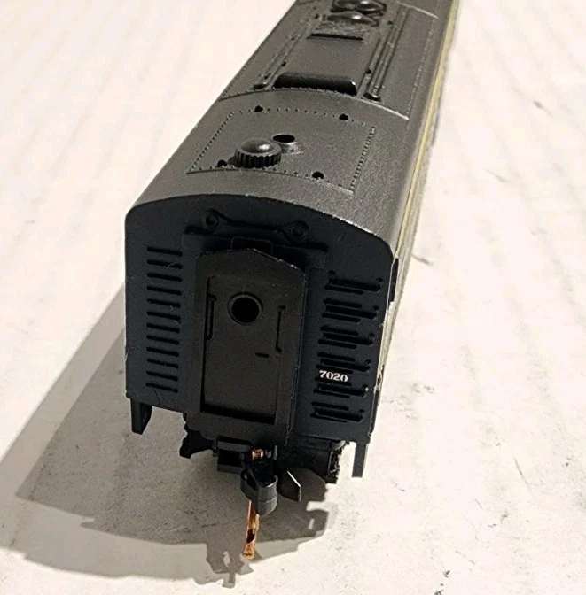 Life-Like N Scale E8 Diesel Locomotive Missouri Pacific #7020 - Image 4 of 4