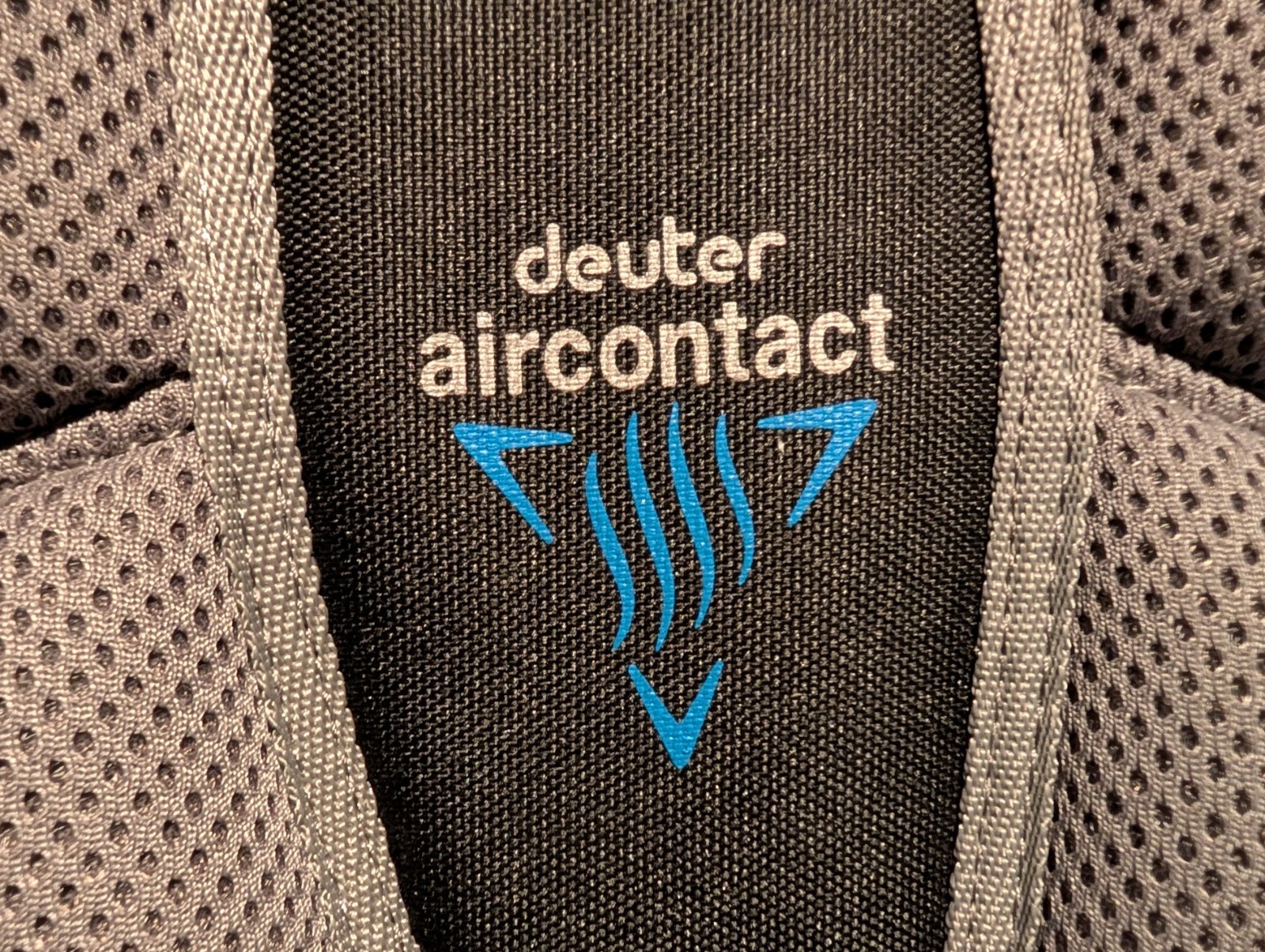 Deuter Unisex ACT Trail 28 SL Backpack in Bright Blue - Trekking Hiking Daypack