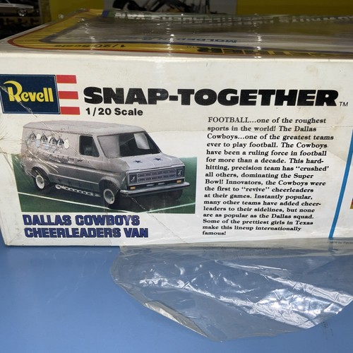 REVELL1979 DALLAS COWBOYS CHEERLEADERS VAN 1:20 SCALE ITEM #6405 NEW - Picture 6 of 10