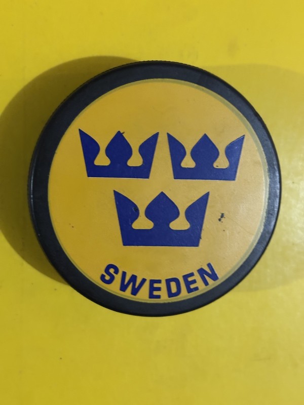 OLD VINTAGE HOCKEY PUCK -  SWEDEN 3 CROWNS