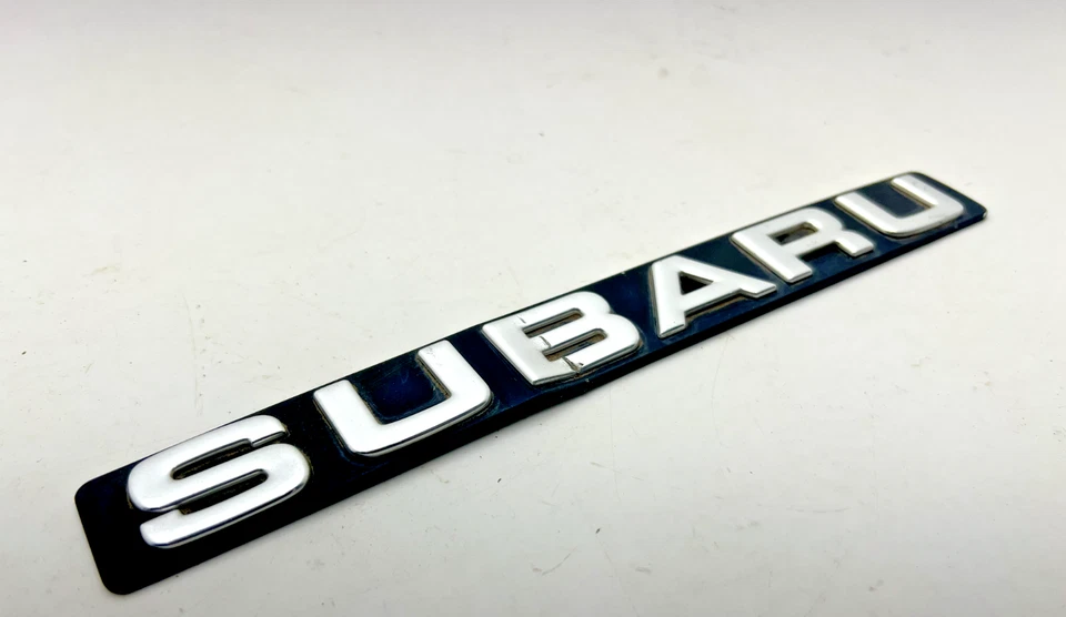 1980-1984 Subaru traseiro hatchback porta-malas tampa decklid emblema emblema emblema - Imagem 2 de 4