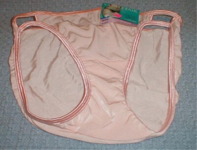 New With Tags Pr of Vanity Fair Illumination Double String Side Panties Size 6 M