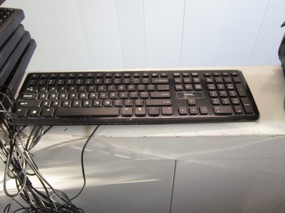 Amazon Basics Wired USB keyboard - no box . never was used