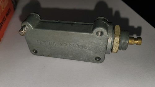 Cadillac Vacuum antenna switch 1946 1947 1948 Valve Pkg. 1219961 NOS - Picture 7 of 8