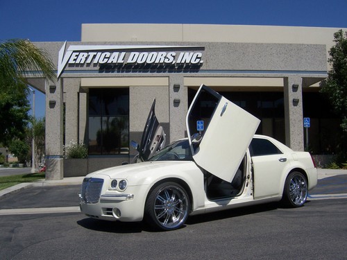 VDI Chrysler 300 2004-2010 Bolt-On Vertical Lambo Doors /Scissor Lamborghini - Bild 9 von 12