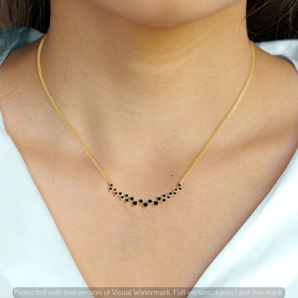 Colgante con racimo de diamantes negros creado en laboratorio de 0,77 quilates cadena de oro amarillo de 10 quilates de 18" Foto 2 de 3