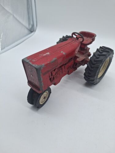 Ertl International Harvester IH Red Farm Tractor 1/16 Scale Vintage Die-Cast - Picture 3 of 16