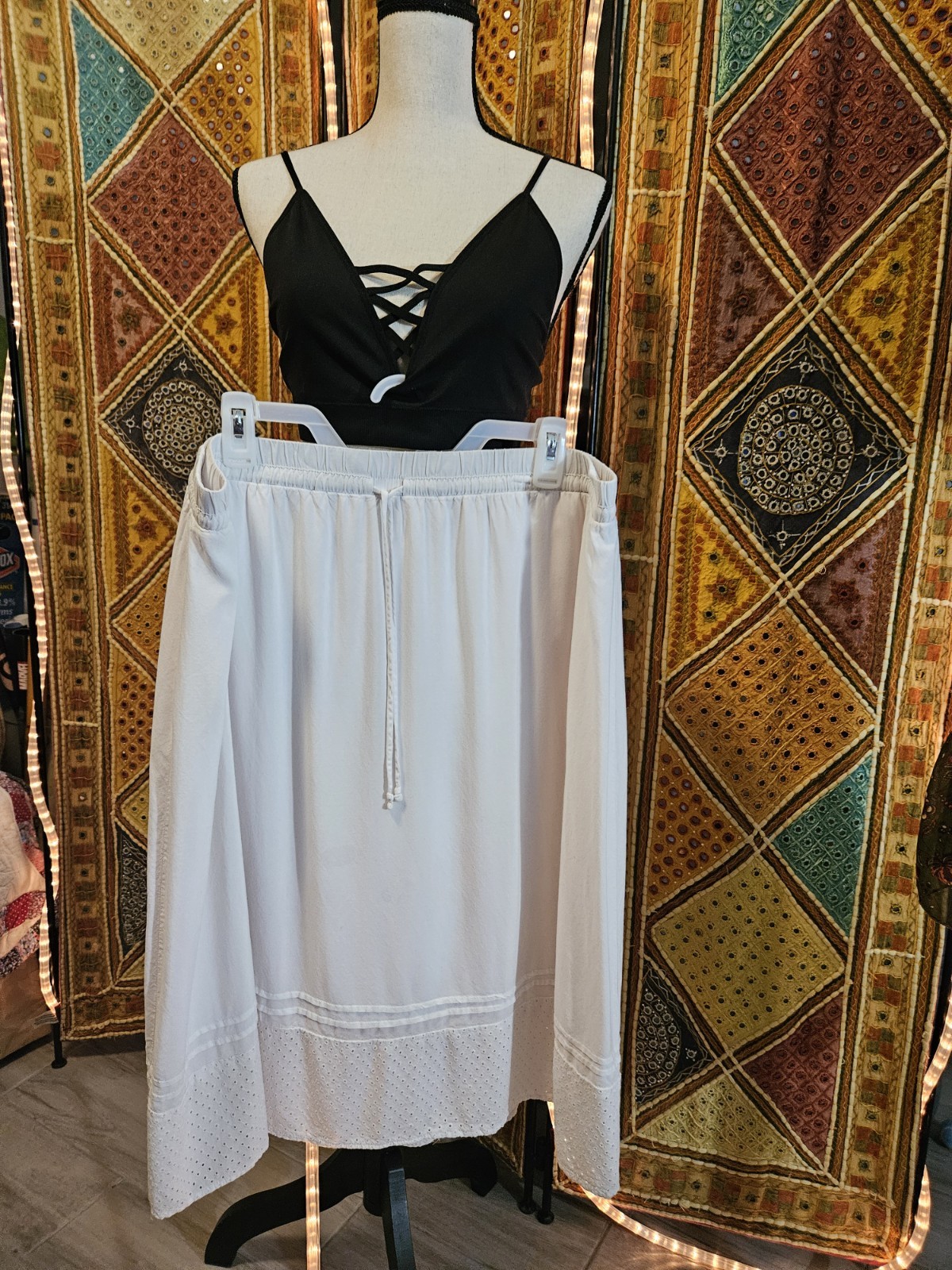 White midi skirt with lace trim. 19