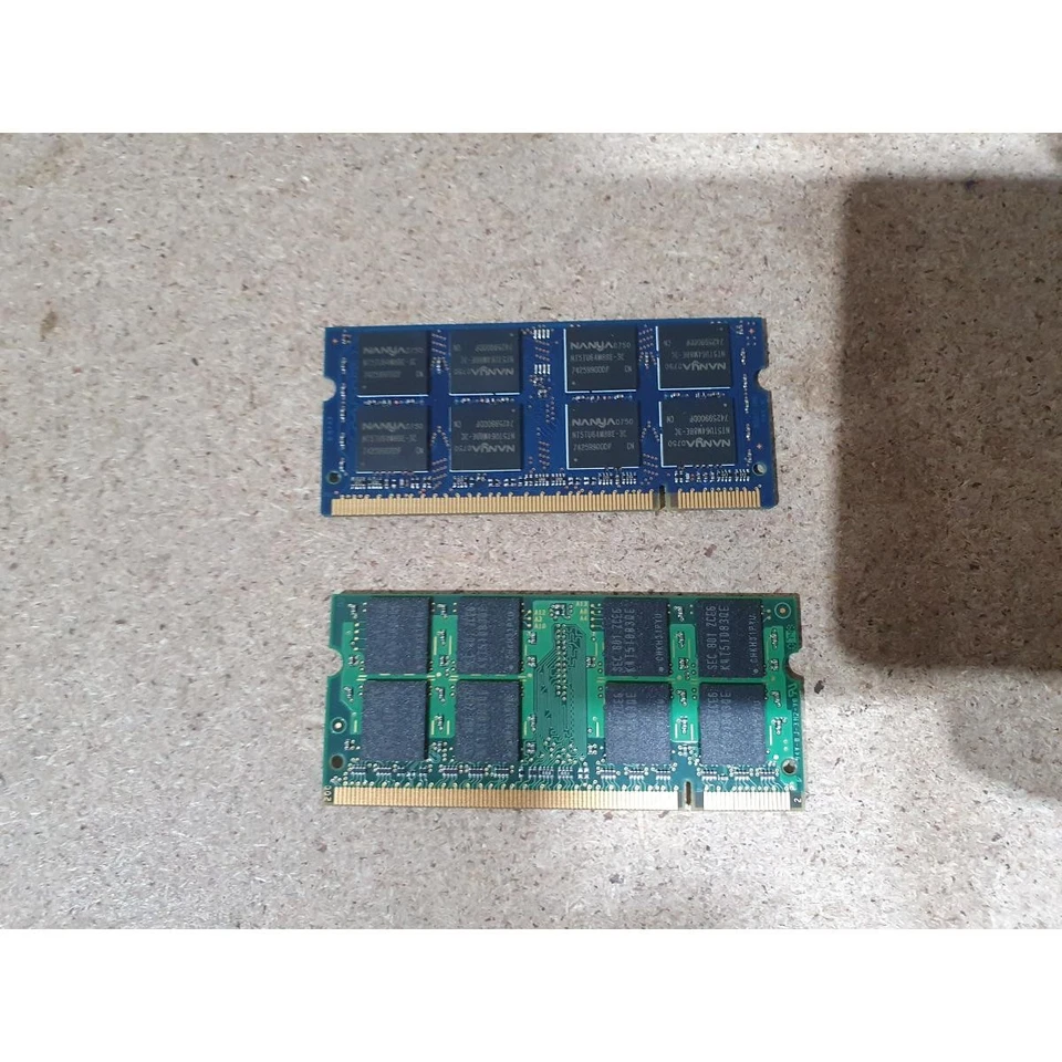 Lot of 2 Samsung M470T2953EZ3-CE6 1GB DDR2 RAM & Nanya NT1GT64U8HB0BN-3C 1GB - Image 4 of 4