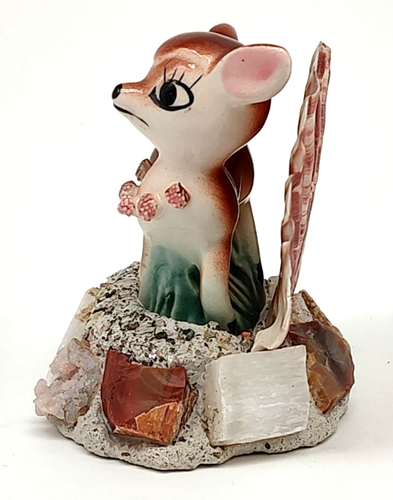 Ciervo cervatillo de porcelana kitschy vintage sobre soporte de piedra semipreciosa con carcasa - Imagen 3 de 11