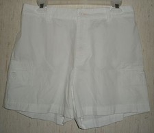 EXCELLENT WOMENS Lee Khakis BRAND WHITE SHORTS SIZE 10M