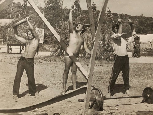 1960s Handsome Shirtless Workout Men Sport Muscular Guys Gay Int VINTAGE PHOTO - Picture 2 of 5