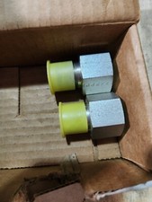 QTY 2***Parker 1/2M22FHG83 Pipe  Port Adapter  Fitting  1/2-14, M22X1.5