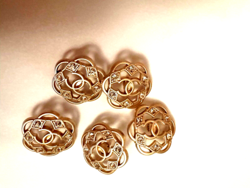 chanel camellia Gold Buttons cut out design crystals features gold metal cc logo - Picture 14 of 21