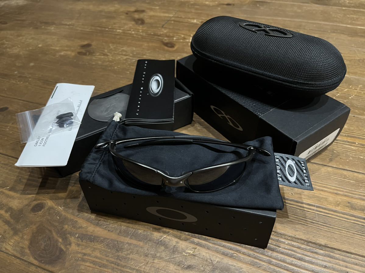 OAKLEY x metal Juliet carbon w/black iridium sunglasses OAKLEY x metal Juliet carbon w/black iridium sunglasses