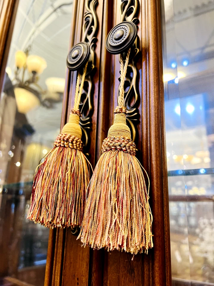 AICO by Michael Amini Tresor china cabinet - Image 3 of 4