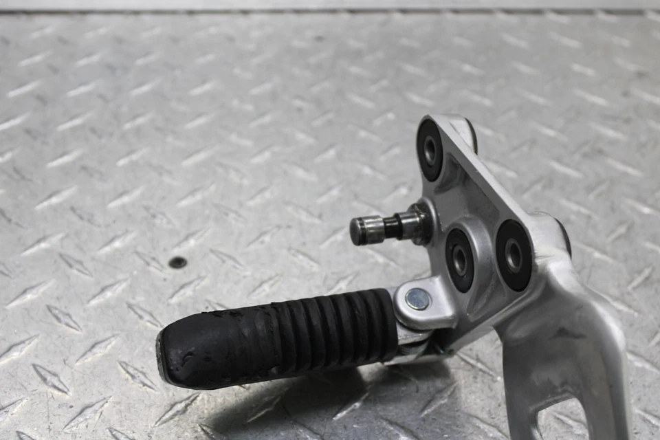 2003 SUZUKI HAYABUSA GSX1300R LEFT FRONT FOOT PEG 43521-24F00 - Image 4 of 4