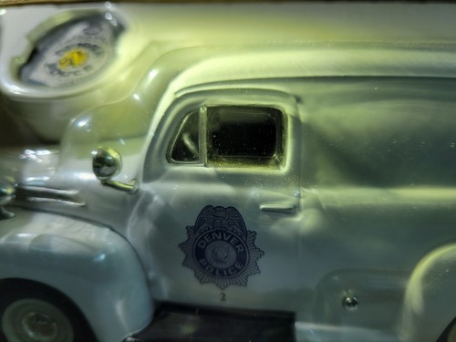 Liberty Classics Denver Police 1948 Ford Law Enforcement Panel Truck Bank - Picture 14 of 23