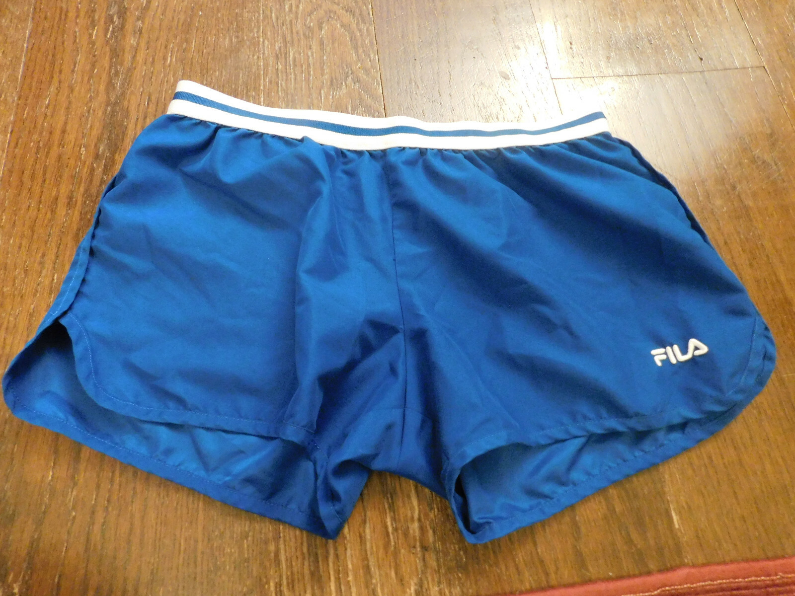 Pantaloncini Fila urban outfitters pista retrò blu acqua righe bianche S adorabili usati in ottime condizioni