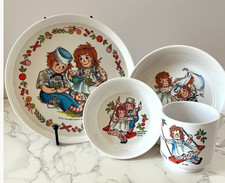 4 PIECE RAGGEDY ANN ANDY CHILDS DINNER SET BY ONEIDA DELUXE MELAMINE EXCELLENT