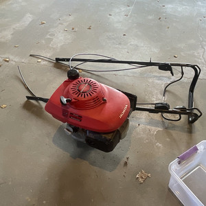 Honda Gasoline Walk-Behind Lawn Mower, Red/Black, 2007 Model Year