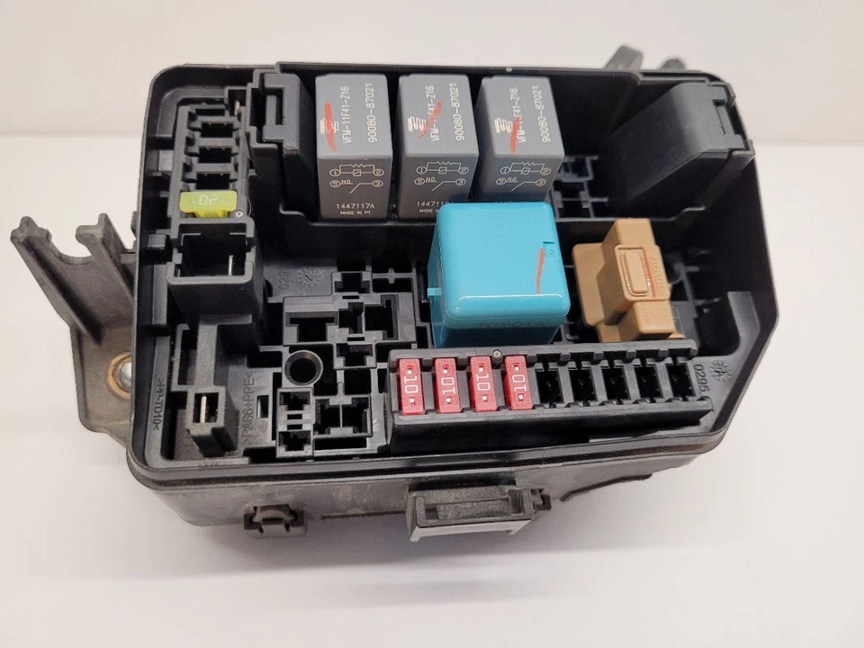 12-19 TOYOTA YARIS RH Passenger Right Fuse Box Engine Hatchback 8263152020 Foto 2 de 4