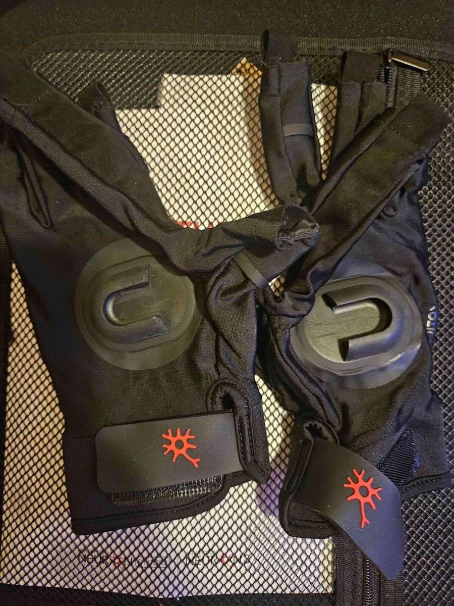 Perception Neuron 3 Body Kit + Gloves & Sensor Kit - Full Perception Neuron 3 Body Kit + Gloves & Sensor Kit - Full
