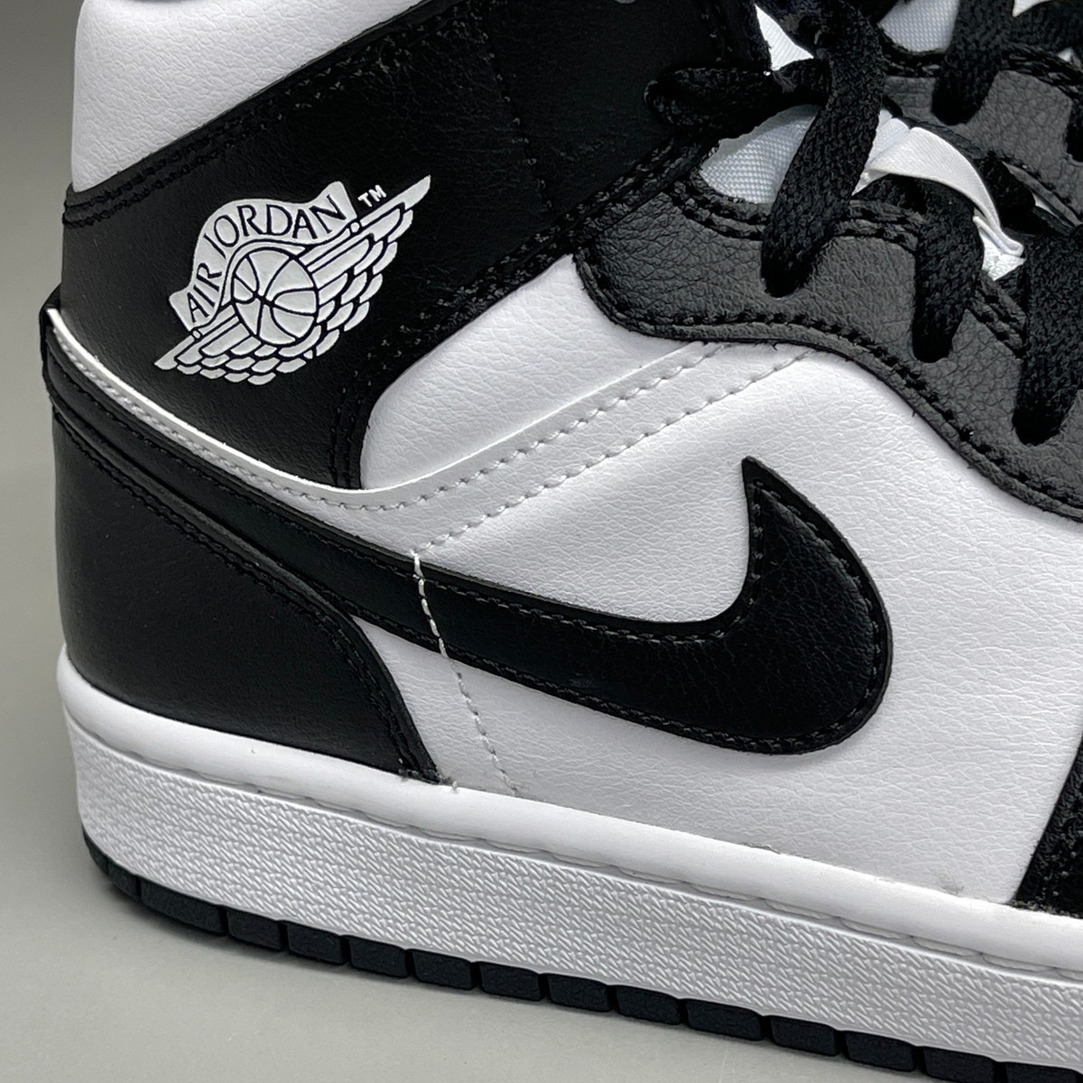 シューズ(女性用) Nike Women's Air Jordan1 Mid Black/White Nike Women's Shoes Air Jordan 1 Mid, White/Black-White, 8.5