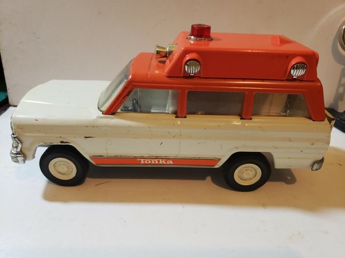 Tonka Jeep Wagoneer Ambulance Pressed Steel - Picture 2 of 12