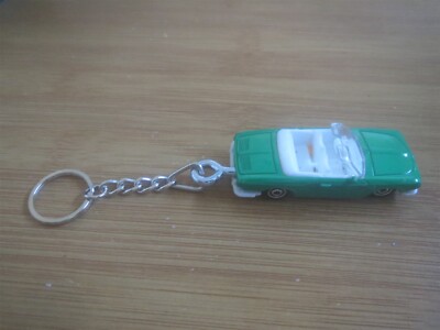 VOLKSWAGEN KARMANN GHIA CONVERTIBLE DIECAST TOY KEYCHAIN KEYRING GREEN 