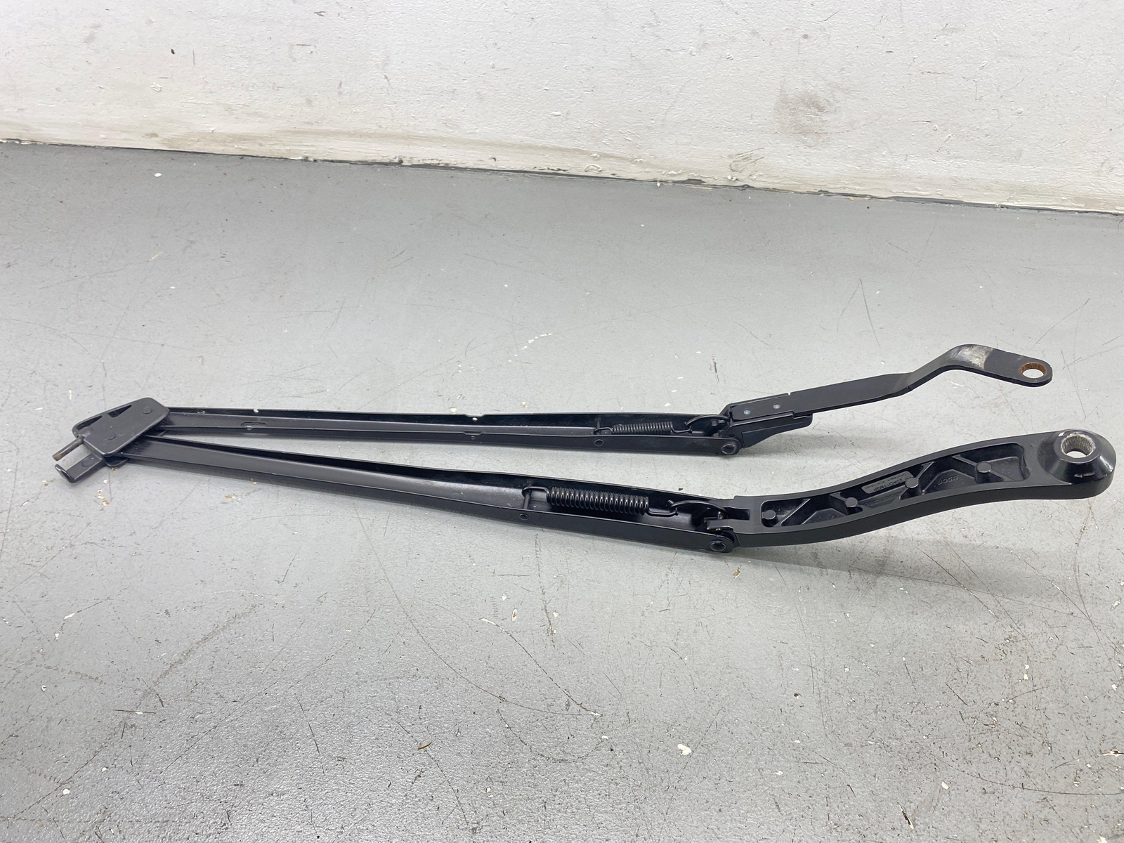 2020-2023 MCLAREN GT FRONT WINDSHIELD WIPER ARM SET 13A5861CP OEM 2021 2022