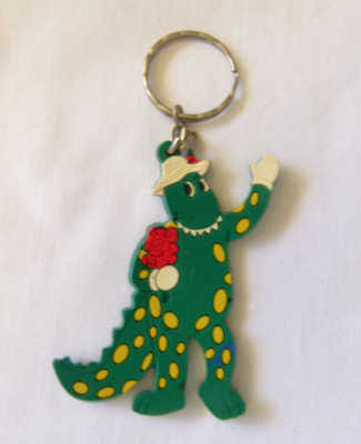 2004 DOROTHY THE DINOSAURS - THE WIGGLES RUBBER KEYRING KEYCHAIN
