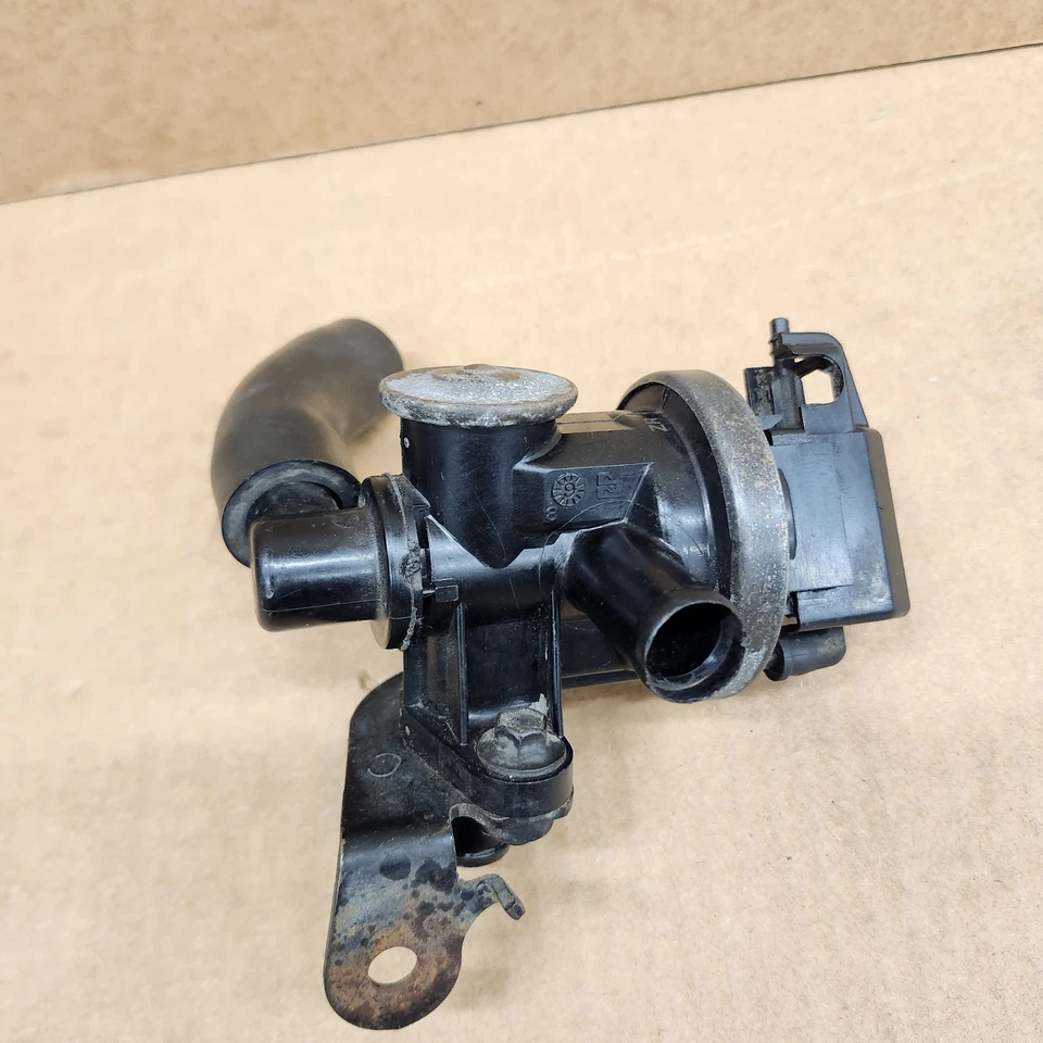 85-87 C4 Corvette Emisiones Smog Válvula de Control de Inyección de Aire Electroválvula Manguera Bypas Foto 4 de 4