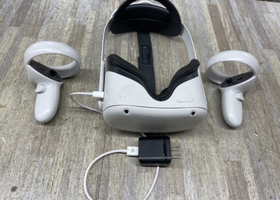 Oculus Quest 2  Headset Bundle CONTROL NOT GOOD . AS IS PART OR REPAIR