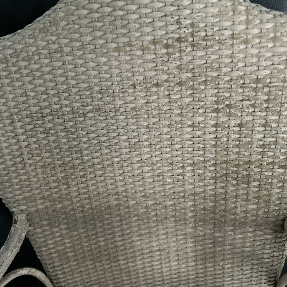 Cadeira de vime infantil antiga 22” X 14” - Imagem 2 de 4