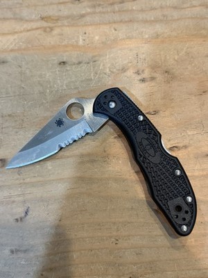 Spyderco Delica 4 Black VG-10 Pocket Knife