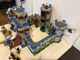 LEGO Castle: King's Castle (70404). 99% complete. Good Condition.