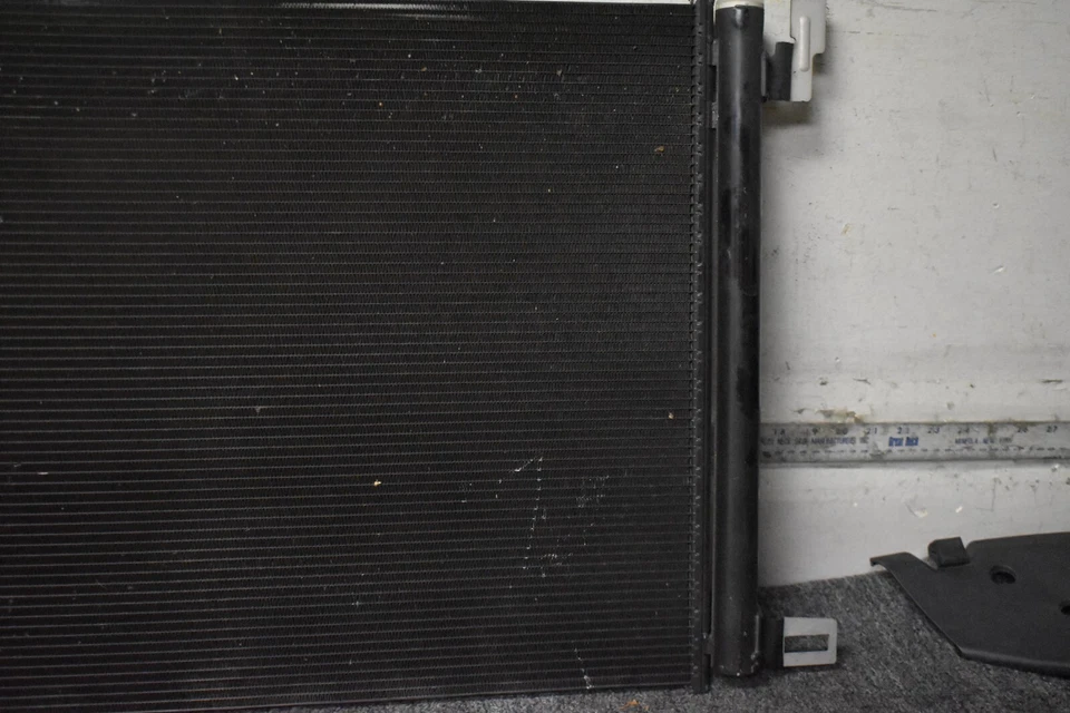 Radiador base AUDI S8 2020-2023 OEM de fábrica Foto 3 de 4