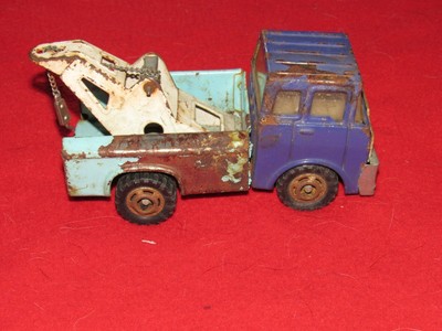 toy tow truck with hook