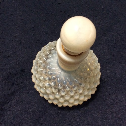 Hobnail Glass Perfume Bottle ● White and Clear ● Dauber ● Fenton - Picture 3 of 8