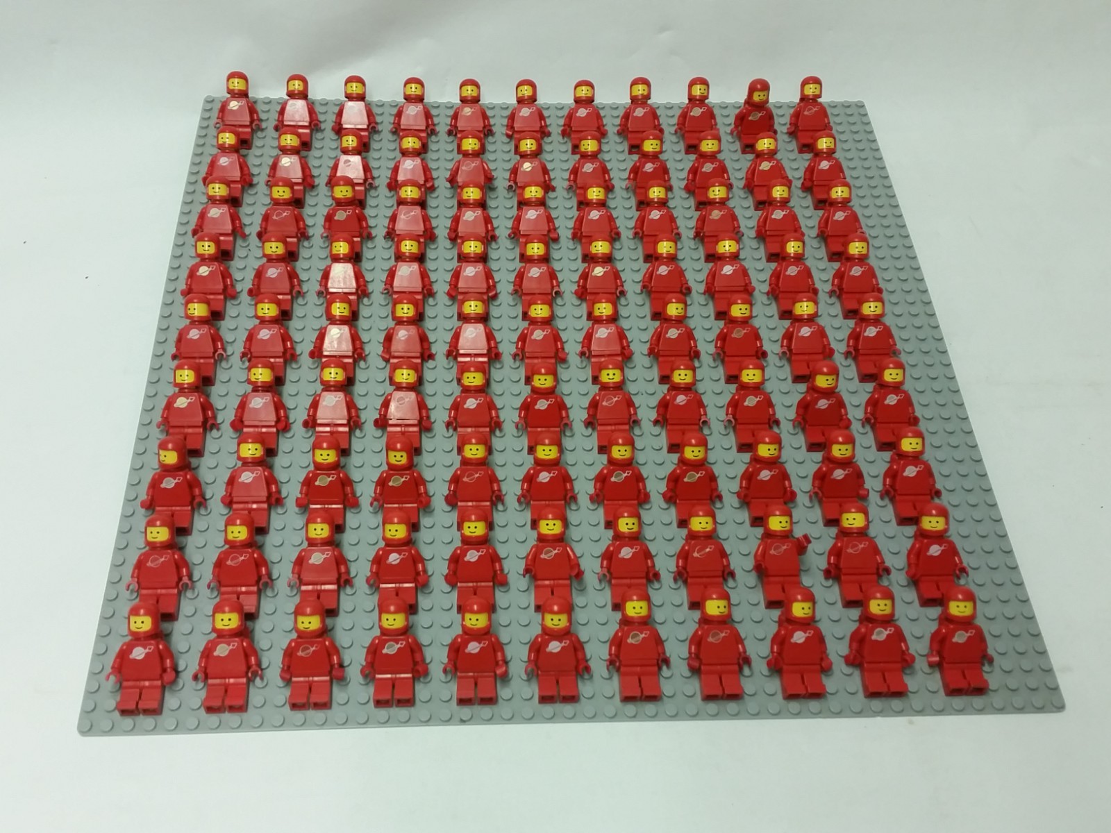 99 x LEGO CLASSIC COLOR rosso SPACE MINIFIGURES 70´s-80´s VINTAGE SET 99 x LEGO CLASSIC COLOR rosso SPACE MINIFIGURES 70´s-80´s VINTAGE SET