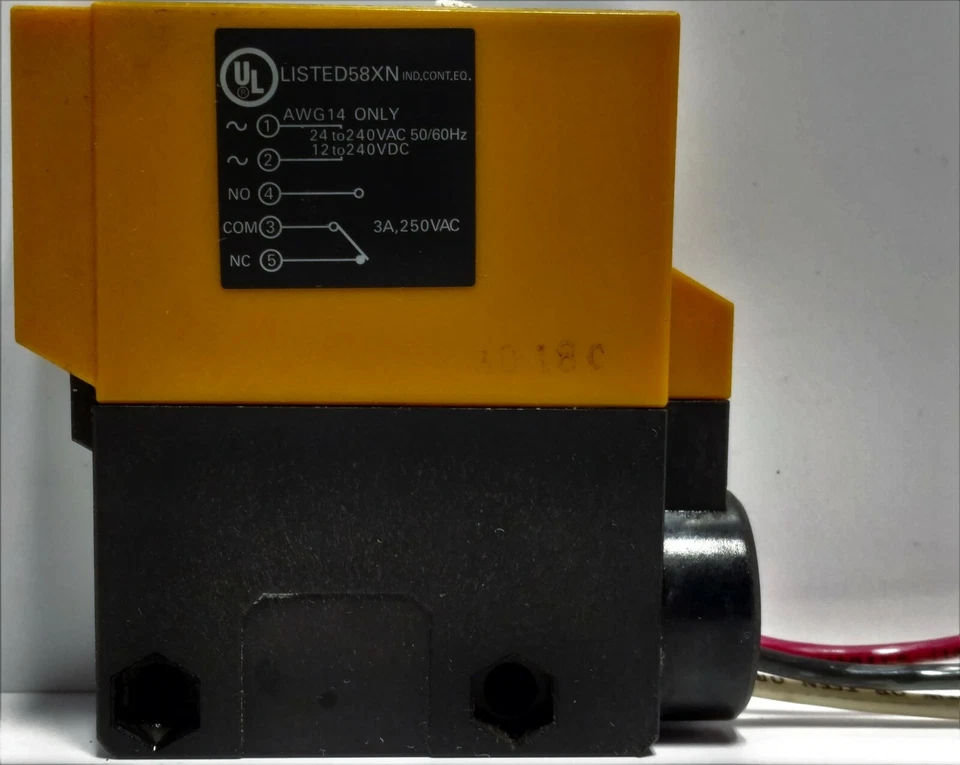 Omron E3A22-XCM4T Photoelectric Sensor - Image 4 of 4